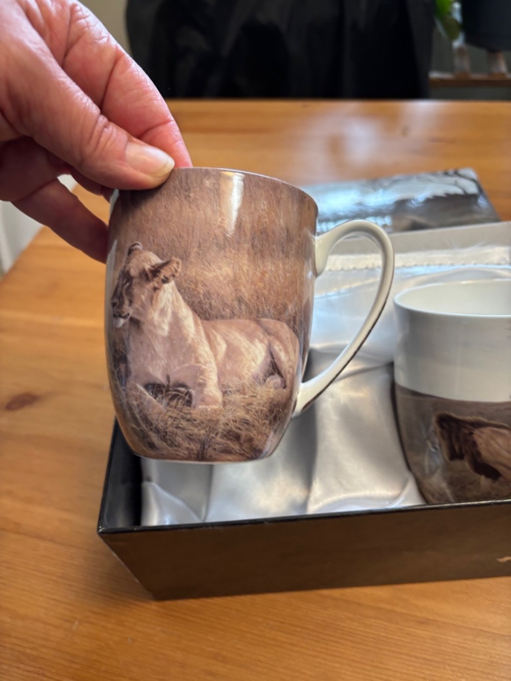 Brown Lion Photography Ceramic Mug - McIntosh China. Robert Bateman